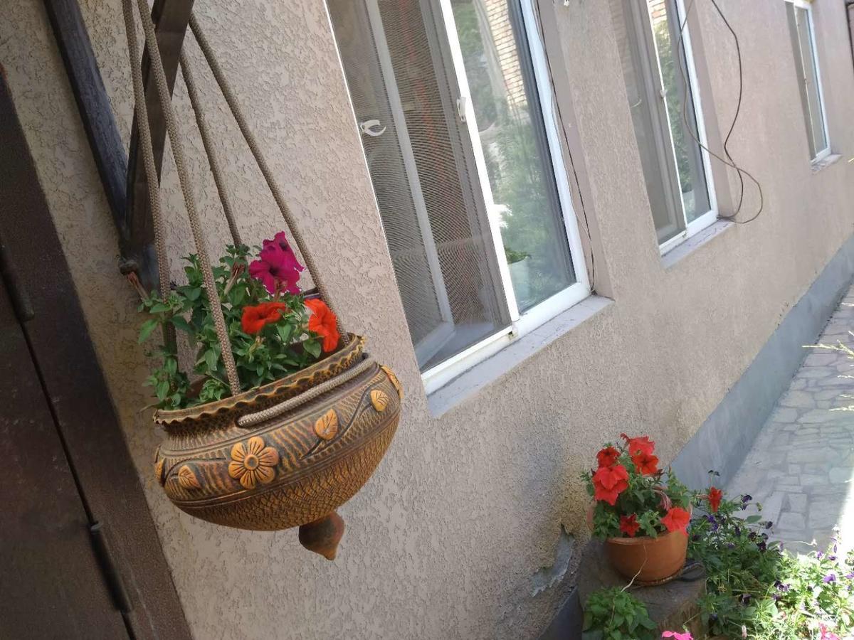 Saima Guest House Osh Exterior photo